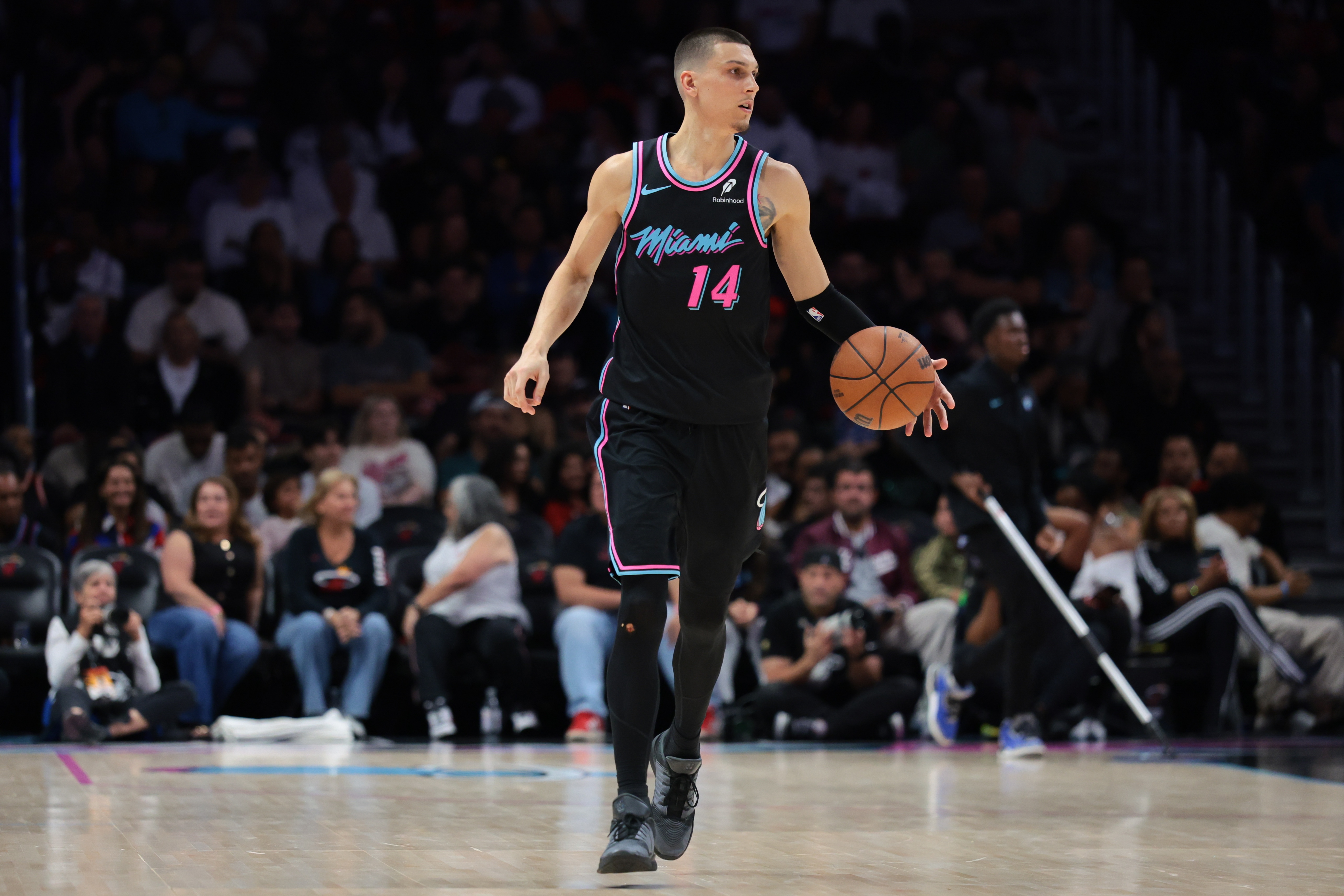 开云体育app-希罗：中场休息时我们解决了问题 下半场能量很足打出了防守